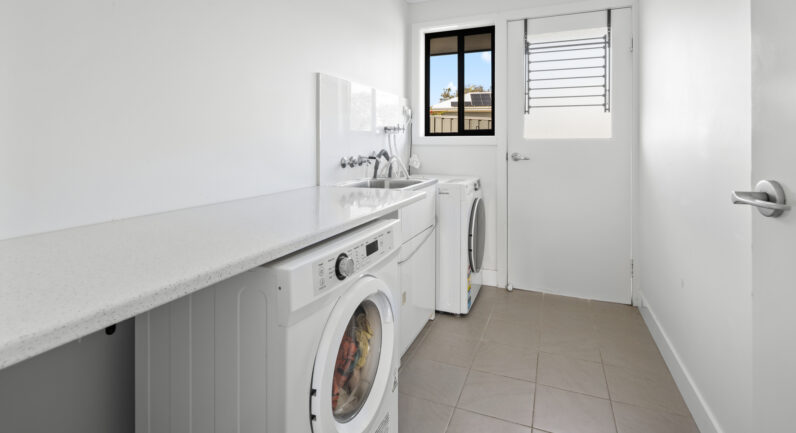 1 Prior Circuit, West Kempsey NSW 2440