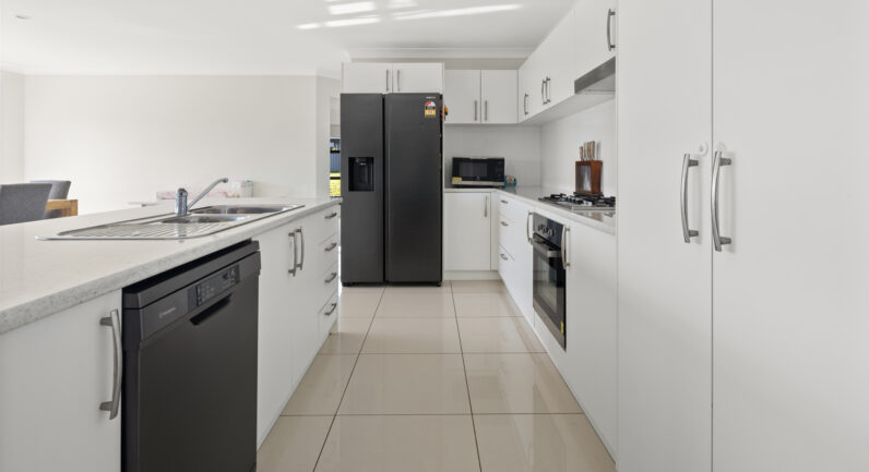 1 Prior Circuit, West Kempsey NSW 2440