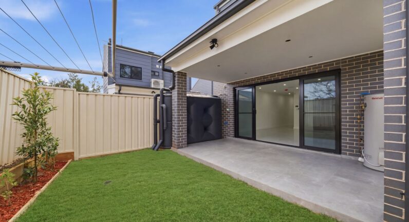 2 Seddon Place, Campbelltown NSW 2560