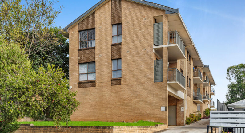 1/55 Warby Street, Campbelltown NSW 2560