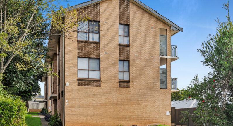 1/55 Warby Street, Campbelltown NSW 2560