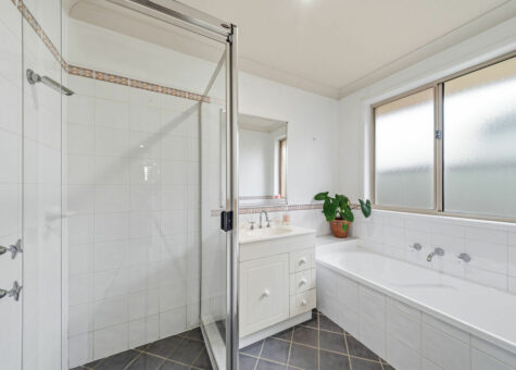 10 Curtin Place