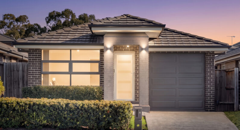 6 Clowes Street, Elderslie NSW 2570