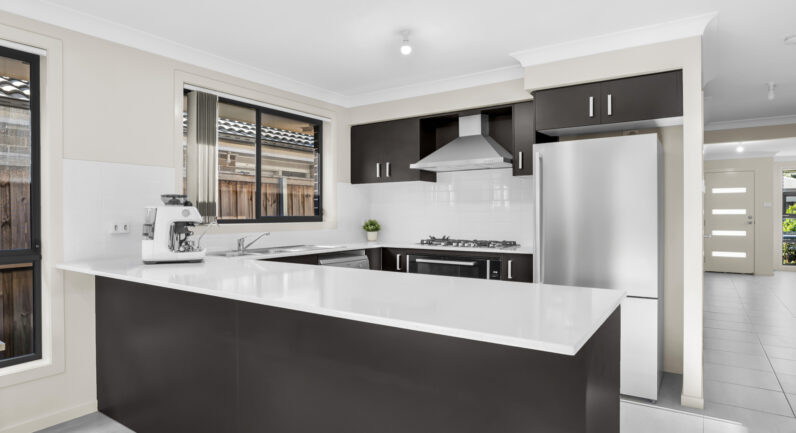 6 Clowes Street, Elderslie NSW 2570