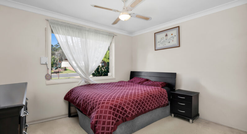 36 Carbasse Crescent, St Helens Park NSW 2560