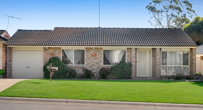 36 Carbasse Crescent, St Helens Park NSW 2560