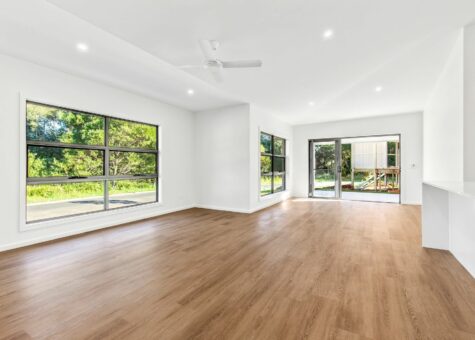 24 Bushlark Close