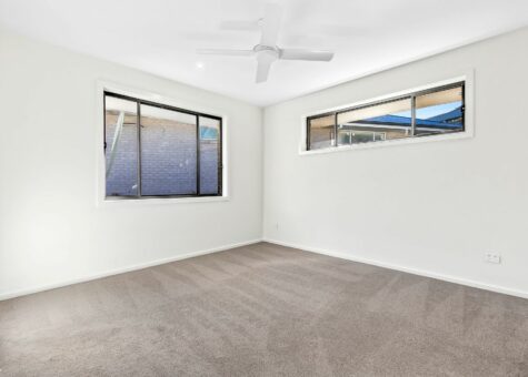 24 Bushlark Close