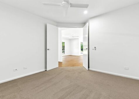 24 Bushlark Close