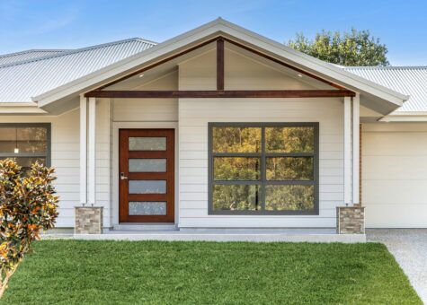24 Bushlark Close
