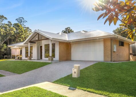 24 Bushlark Close