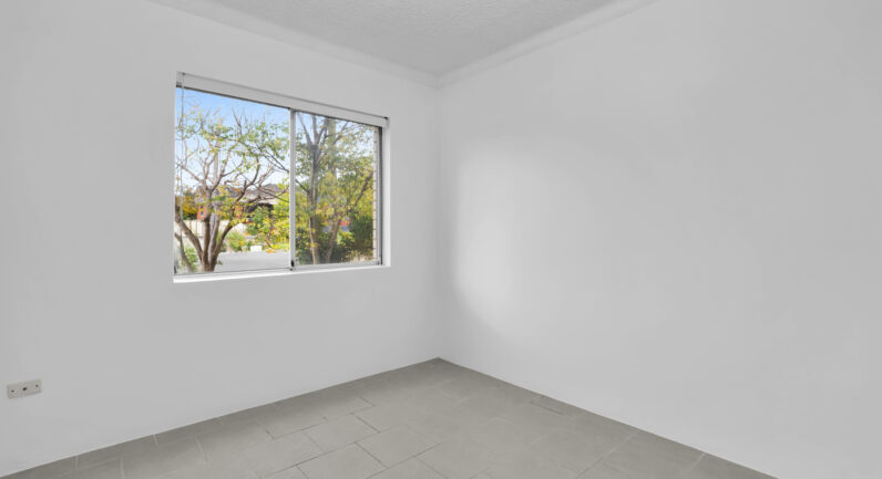 2/9 Reddall Street, Campbelltown NSW 2560