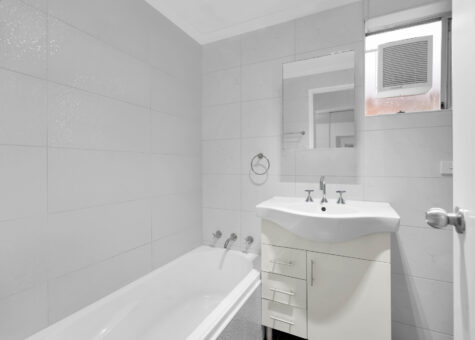 2/9 Reddall Street