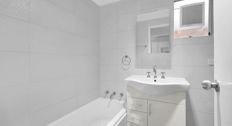 2/9 Reddall Street, Campbelltown NSW 2560