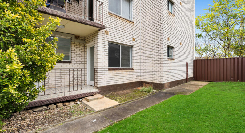 2/9 Reddall Street, Campbelltown NSW 2560
