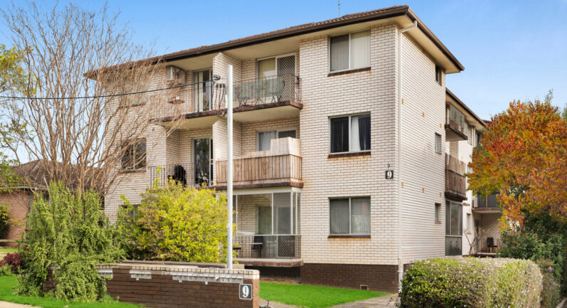 2/9 Reddall Street, Campbelltown NSW 2560