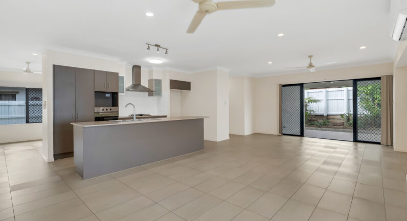 12 Sandridge Way, Smithfield QLD 4878