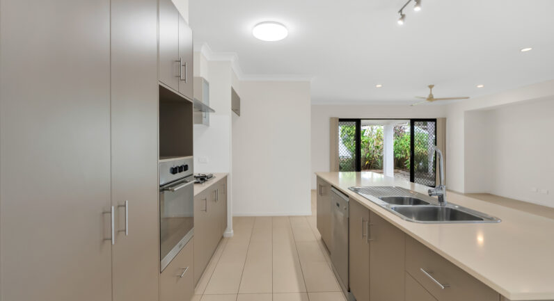 12 Sandridge Way, Smithfield QLD 4878