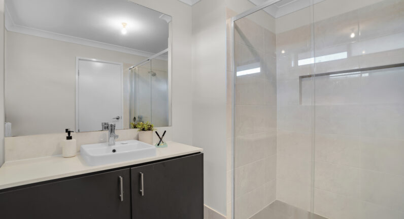 4 Wattle Street, Spring Farm NSW 2570