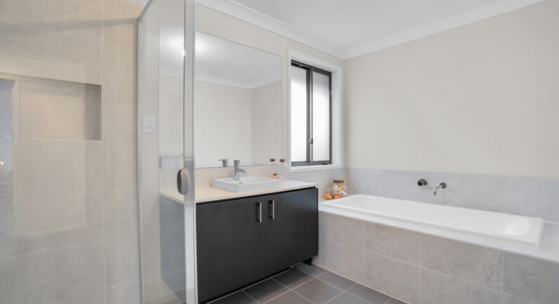 4 Wattle Street, Spring Farm NSW 2570