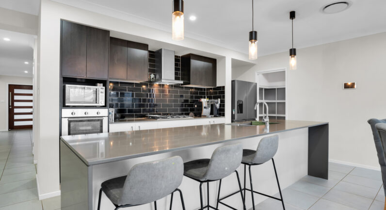 4 Wattle Street, Spring Farm NSW 2570