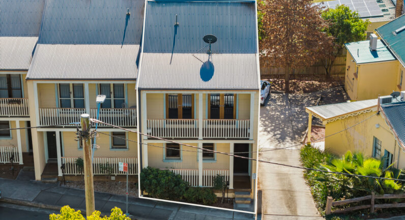 3/8 Station Street, Picton NSW 2571