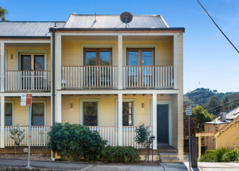 3/8 Station Street