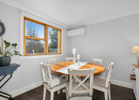 3/8 Station Street