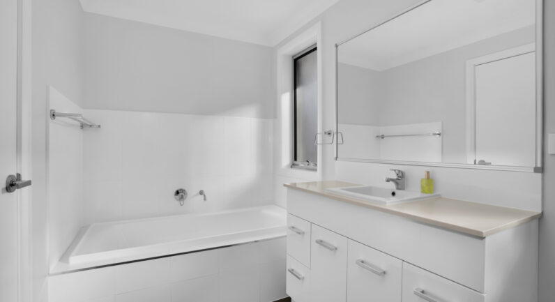 86 Hampshire Boulevard, Spring Farm NSW 2570