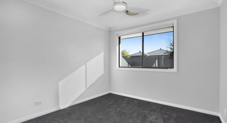 86 Hampshire Boulevard, Spring Farm NSW 2570