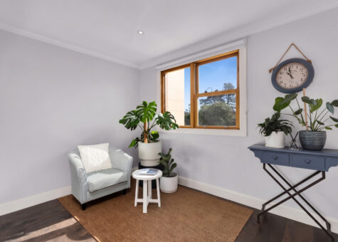 3/8 Station Street